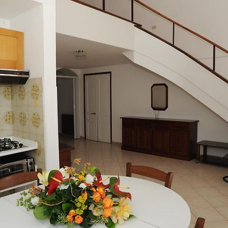 Holiday'S Beach Aparthotel Ventimiglia Bagian luar foto