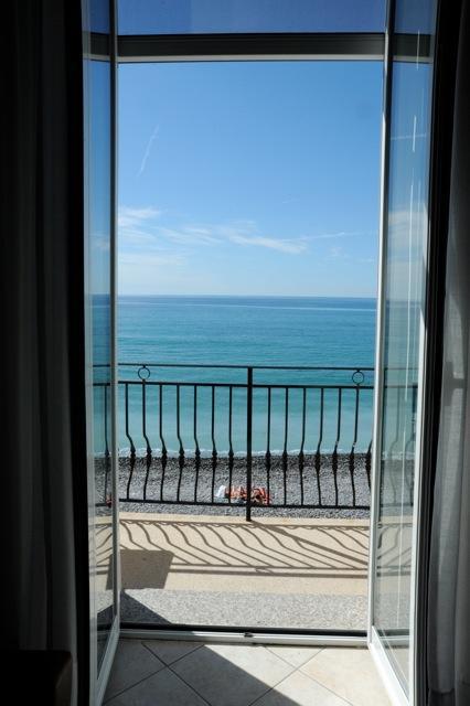 Holiday'S Beach Aparthotel Ventimiglia Bagian luar foto