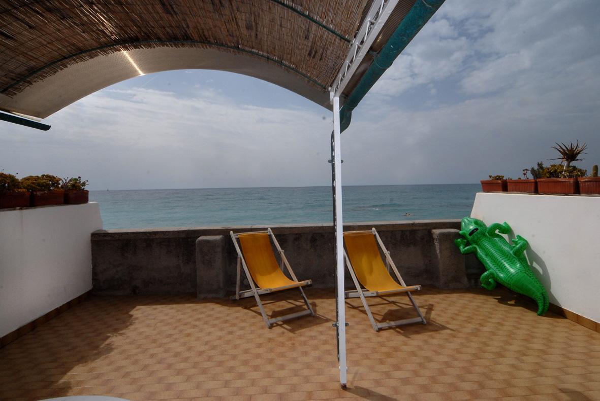 Holiday'S Beach Aparthotel Ventimiglia Bagian luar foto