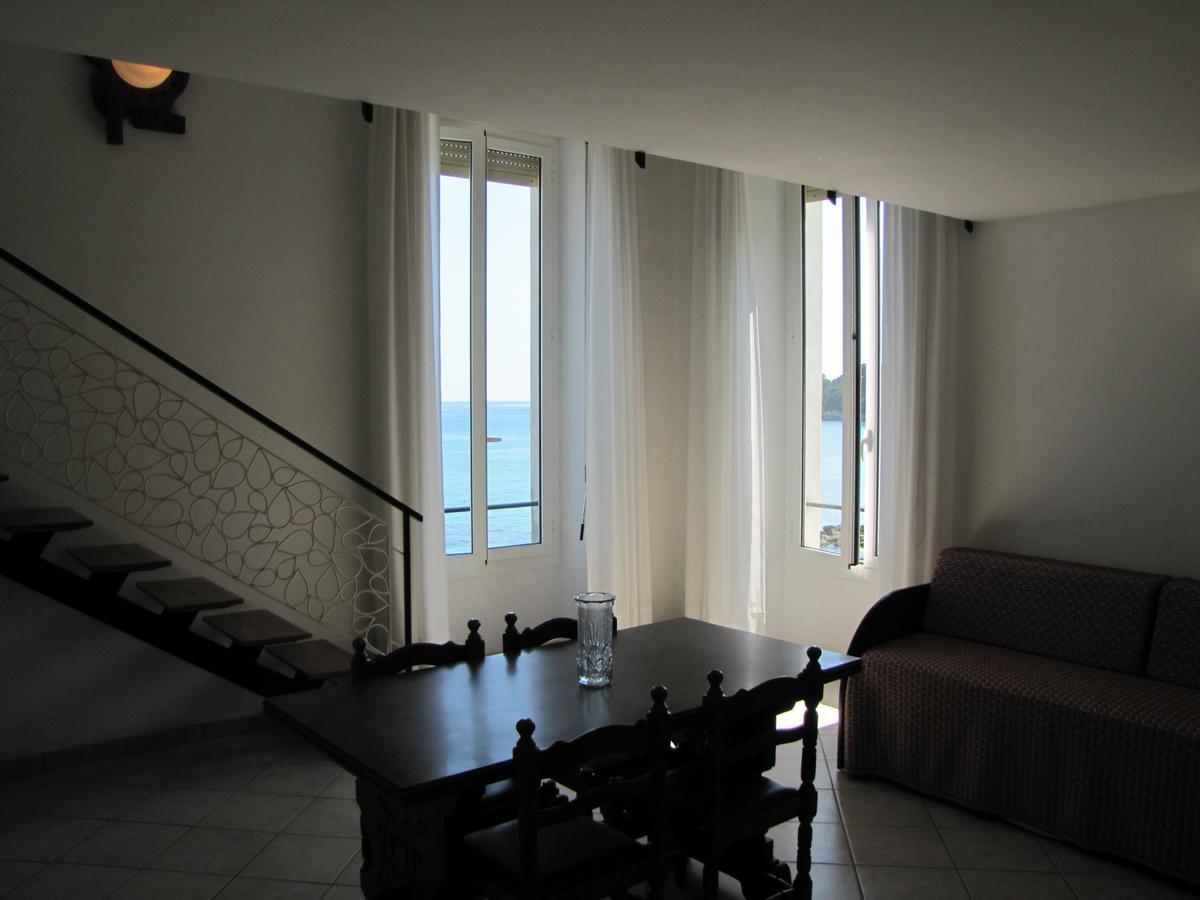 Holiday'S Beach Aparthotel Ventimiglia Bagian luar foto