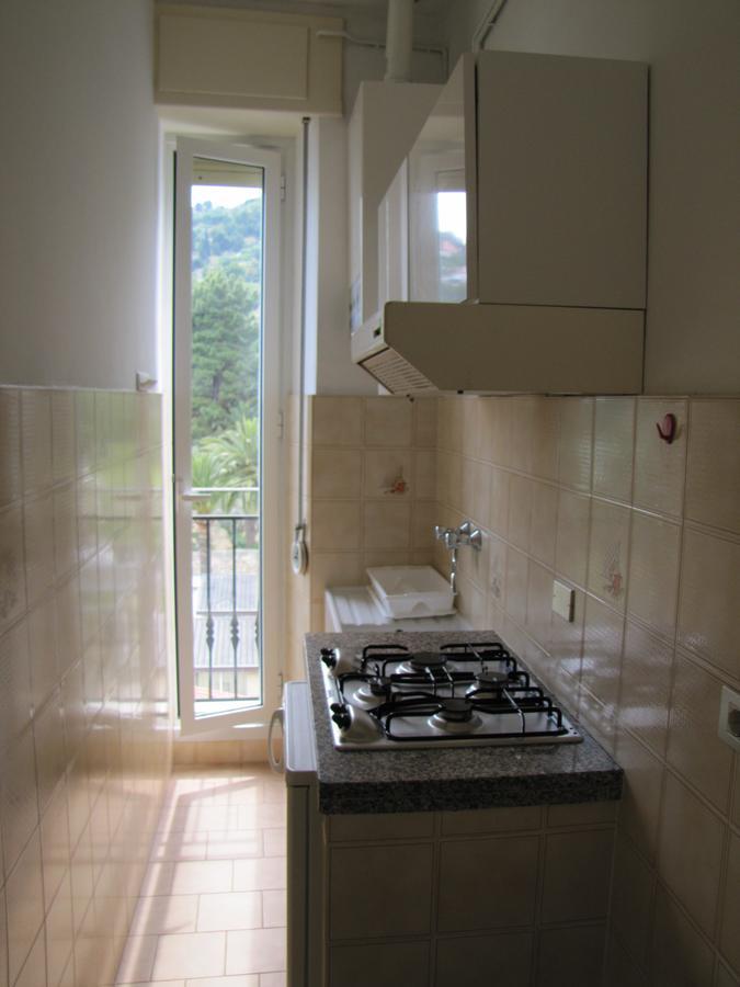 Holiday'S Beach Aparthotel Ventimiglia Bagian luar foto